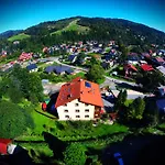 Dana Villa *